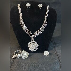 Elegant Silver Floral Jewelry Set